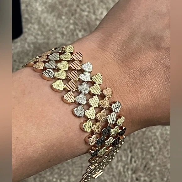 Beautiful Danbury Mint heart bracelet. Gold, silver and rose gold tones. - Picture 11 of 11